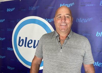 Linton Couture se présente à la mairie de Percé