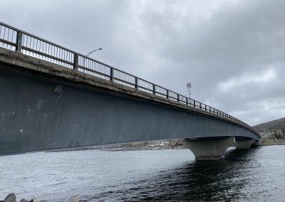 Installation de filets de protection sur le pont Monseigneur-Ross
