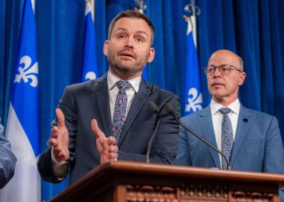 Les services d’obstétriques sont malmenés au Québec, selon le PQ