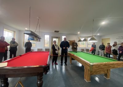 Bonaventure : jouer au billard dans une gare