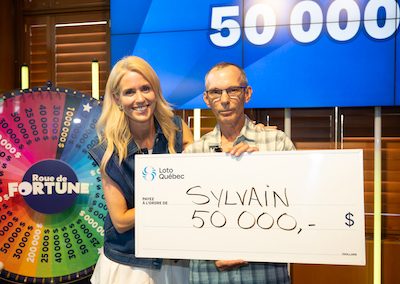 Sylvain Cronier, un résident de Newport remporte 50 000 $ à la Roue de fortune