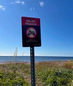 Chandler : DÉCHETS EN RIVIÈRE PAR DES CITOYENS ET DOMMAGES SUR LES PLAGES PAR DES VTT